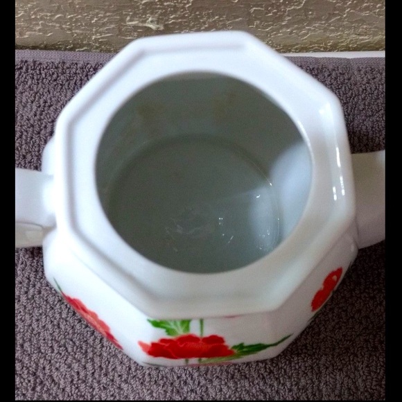 VINTAGE~ TOSCANY Collection Porcelain Teapot with Red Flowers~Made in Japan - Picture 4 of 7